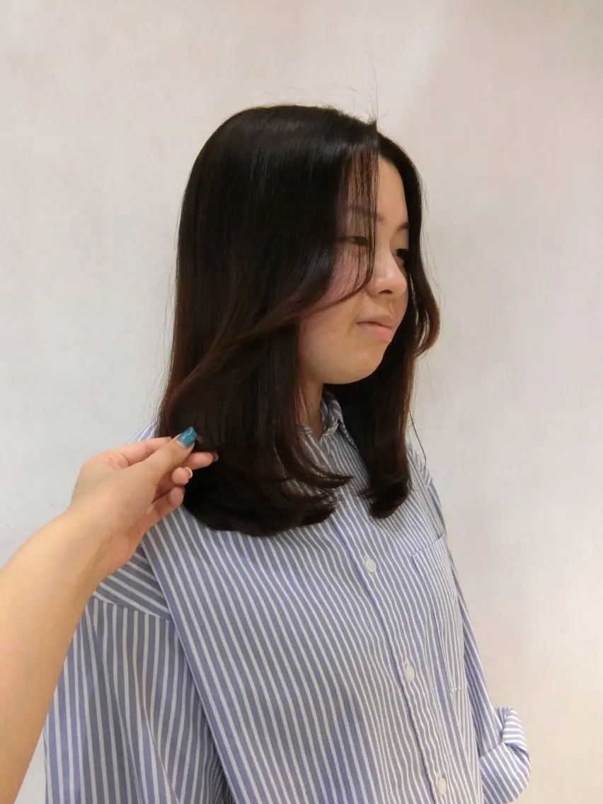 ミディアム iroha/ レイヤーカットモデルのヘアスタイル