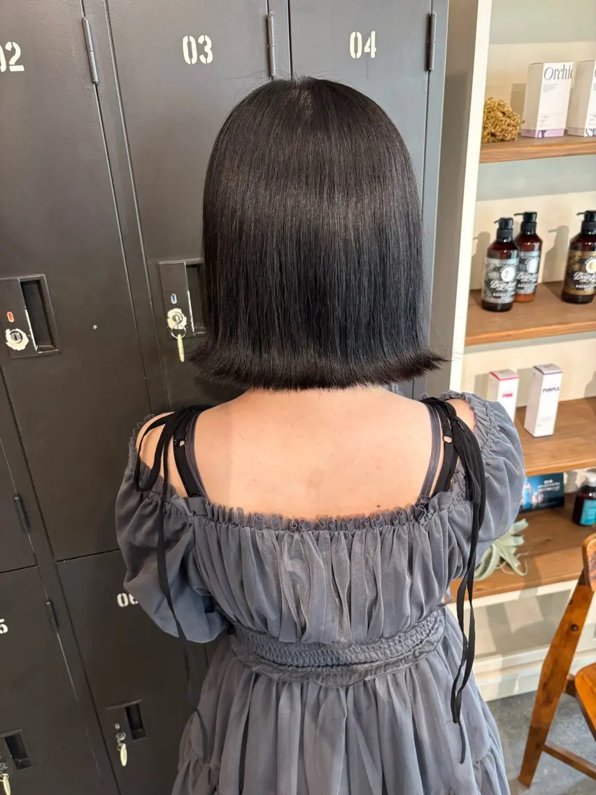 ショート カラー 黒髪 ブルーカラー ブルーブラック 透明感カラー ボブ カット ヘアカラー the BRIDGE 加藤みのりのヘアスタイル
