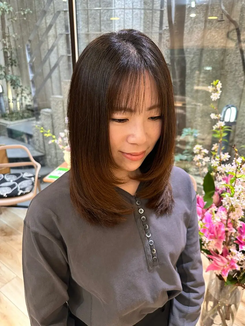 セミロング 吉崎 明日香のヘアスタイル