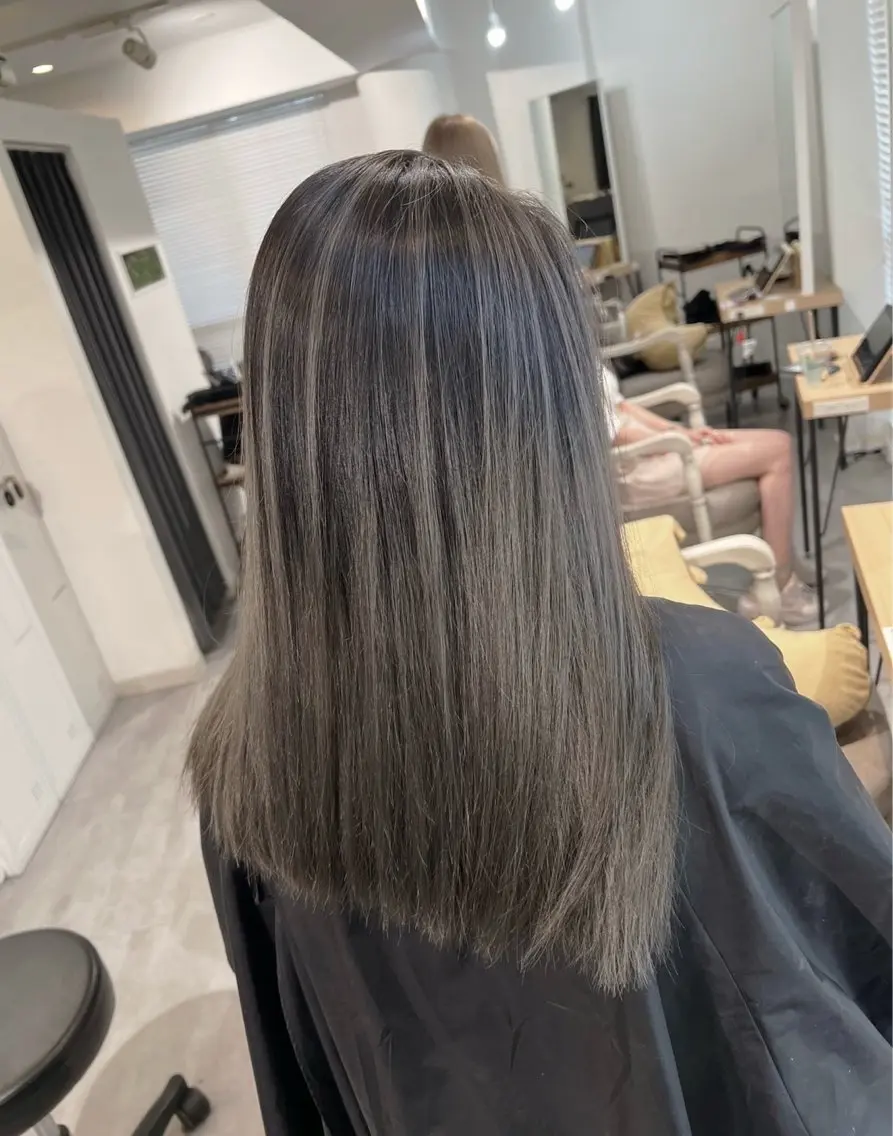 ミディアム カラー バレイヤージュ グレージュ レイヤーカット 指名数No.1 /NAOYAのヘアスタイル