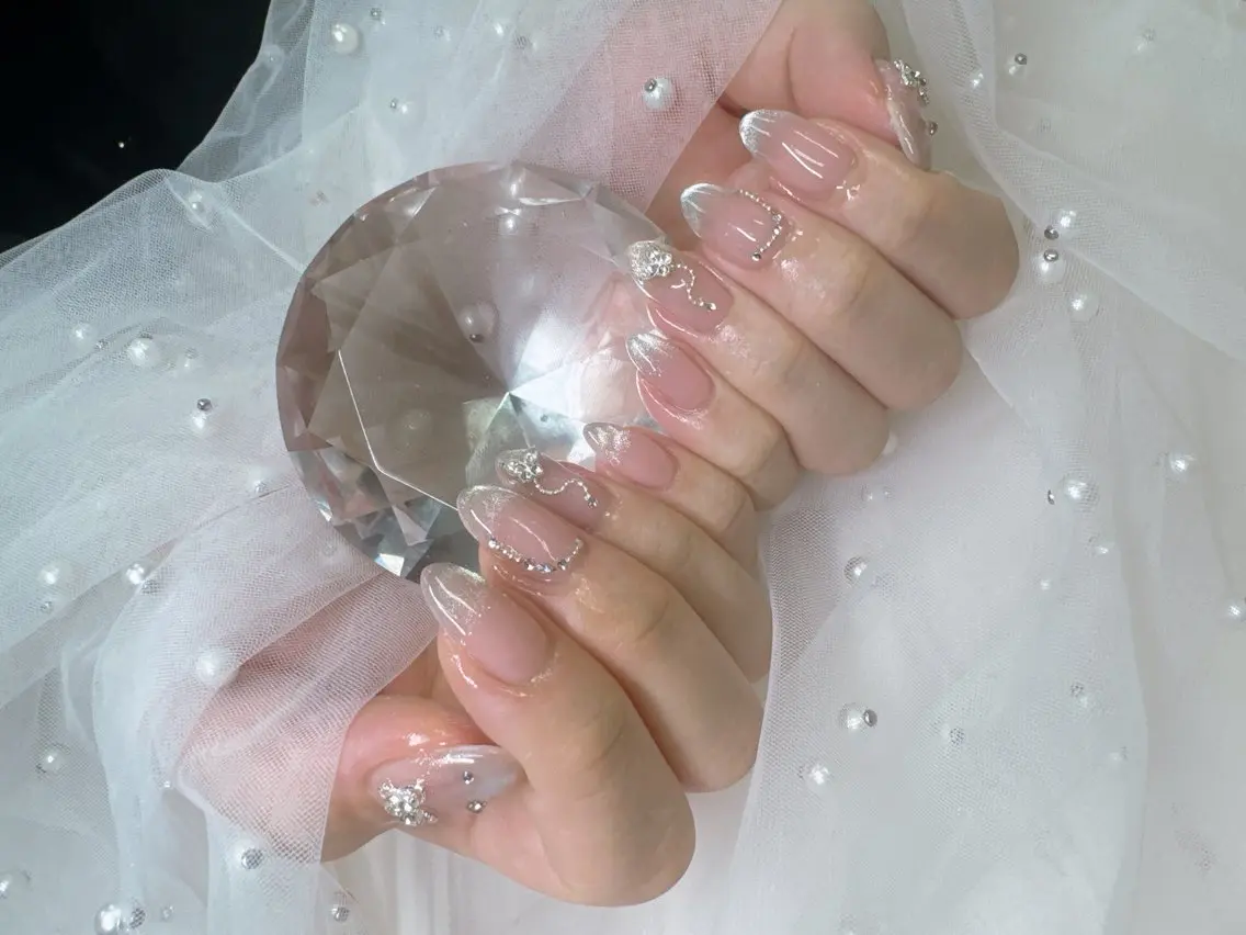 ネイル 成人式 フレンチネイル ジェルネイル ガラスフレンチ キラキラネイル Queeens nailのネイルデザイン