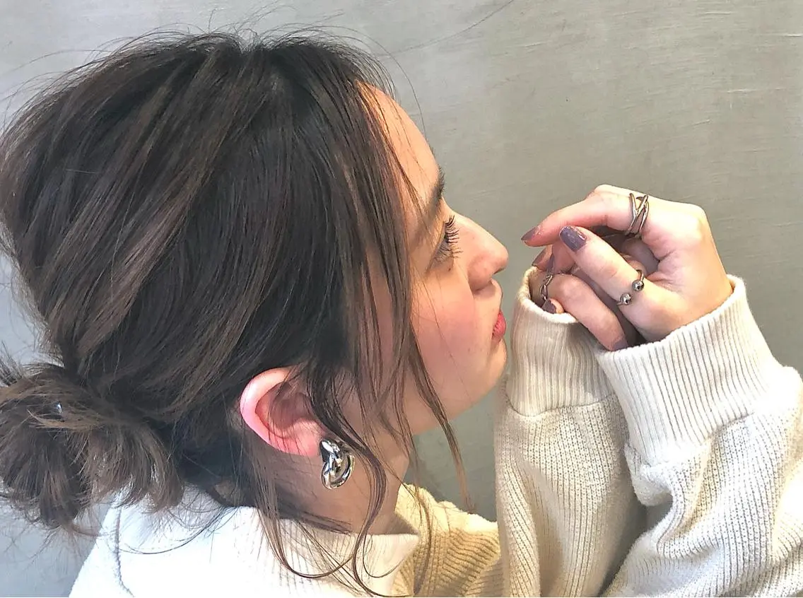 ミディアム 小林 愛花のヘアスタイル