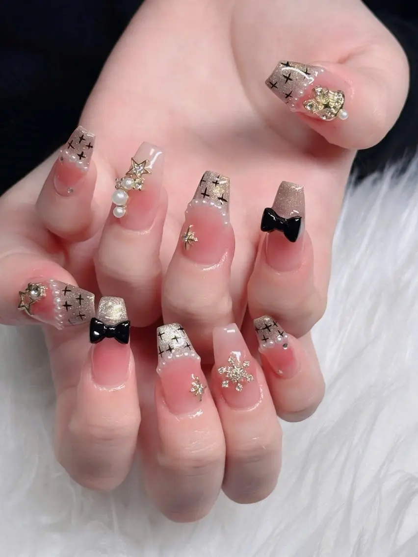 ネイル フレンチネイル ジェルネイル ガラスフレンチ ハロウィン ハート ハンドネイル H.baby Nail Salonのネイルデザイン