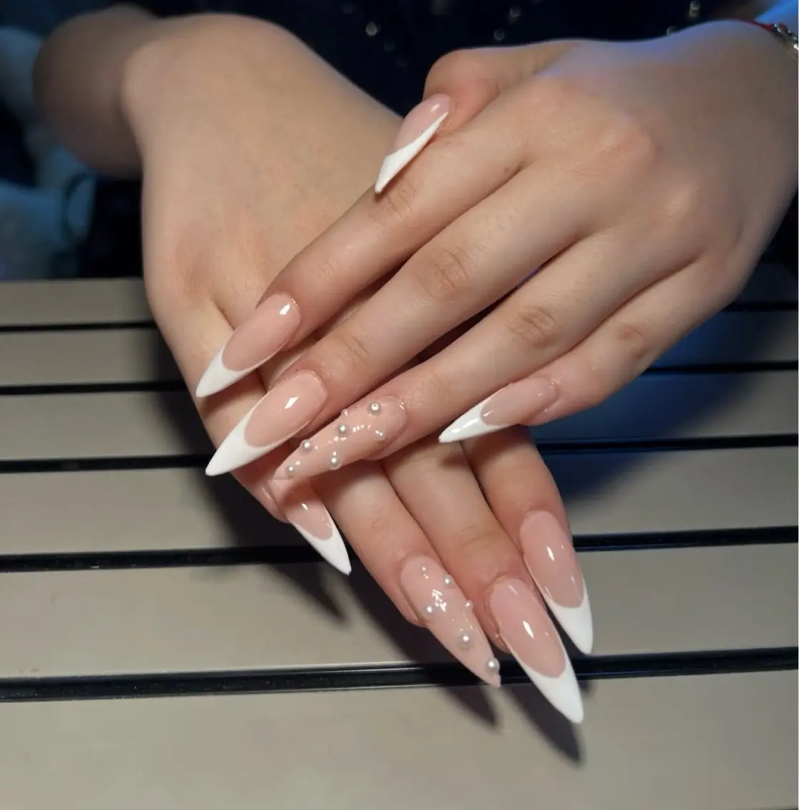 ネイル アートネイル ボルドー フレンチネイル ジェルネイル 氷ネイル・うるうるネイル ハンドネイル Julie NailSalonのネイルデザイン
