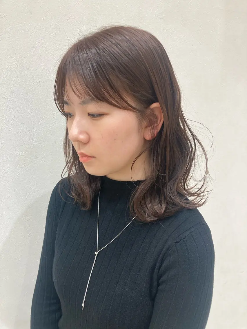ミディアム カラー ベージュカラー オリーブベージュ 顔周りカット LIPPUL / さくらのヘアスタイル