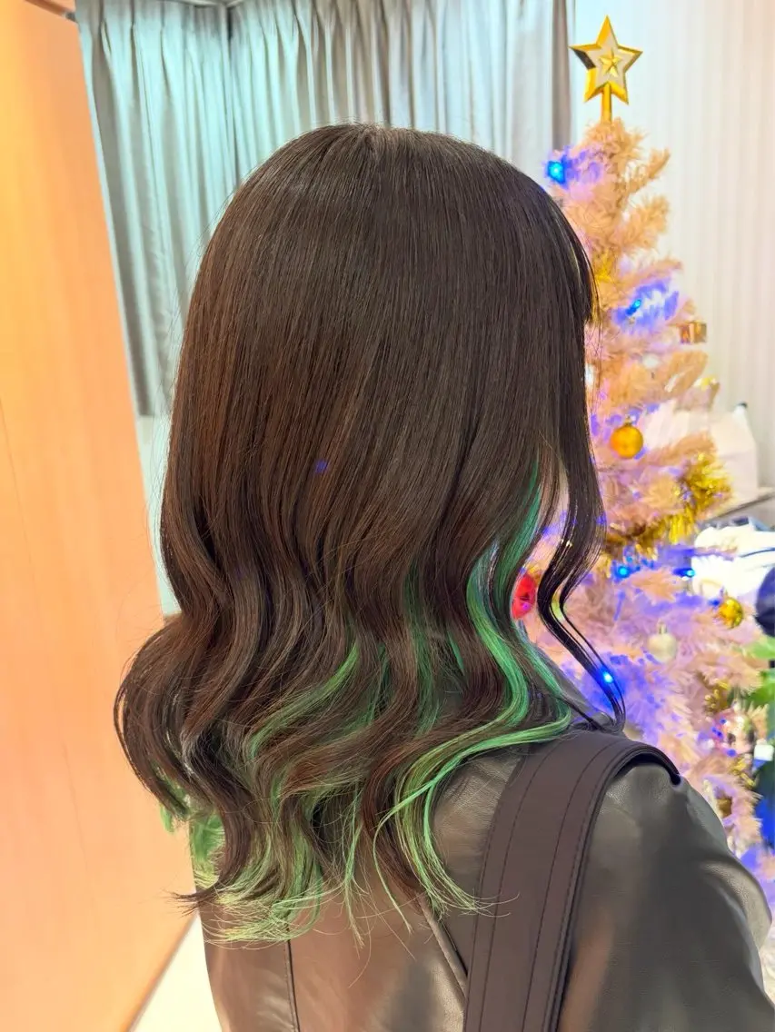 セミロング カラー ヘアアレンジ インナーカラー カット ヘアカラー 竹葉 如起のヘアスタイル