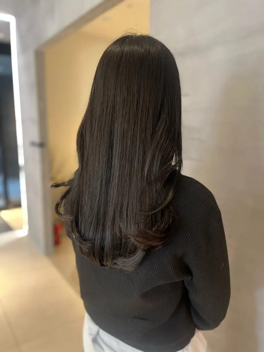 ロング 顔周りカット カット ヘアカラー トリートメント 顔周りレイヤー 髪質改善 / AYUのヘアスタイル