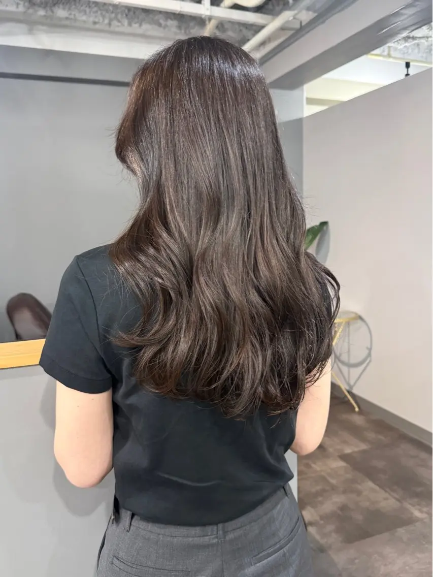 ロング カラー 透明感カラー グレージュ カット ヘアカラー トリートメント Kamie 三宮のヘアスタイル