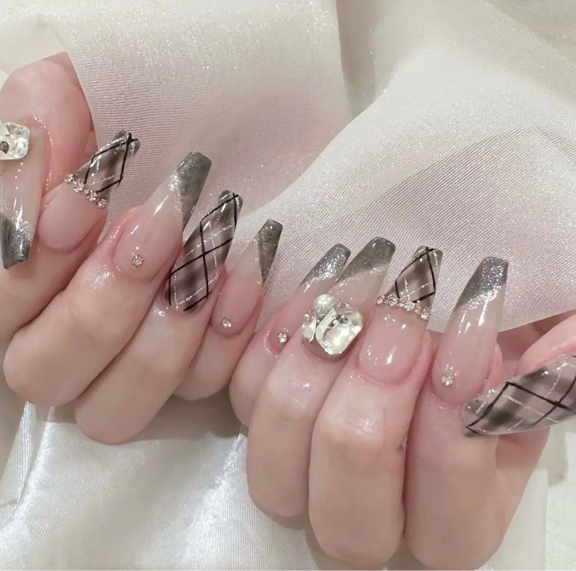ネイル &ME ネイルサロンのネイルデザイン