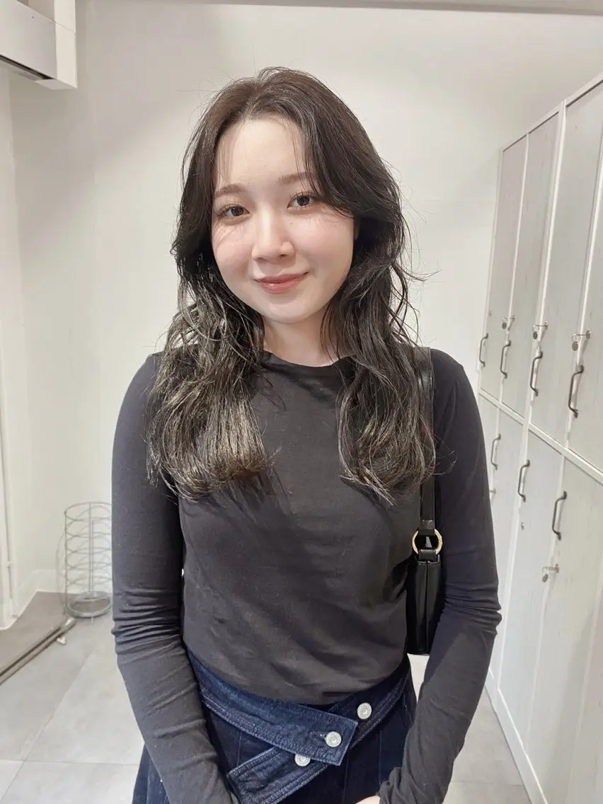 セミロング サトウ ナナのヘアスタイル