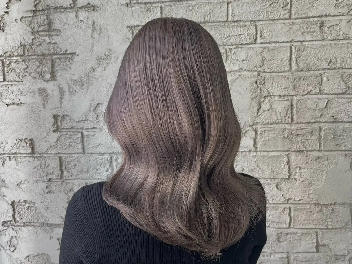 セミロング カット ヘアカラー トリートメント 艶髪ブリーチカラー 💗manaka💗のヘアスタイル