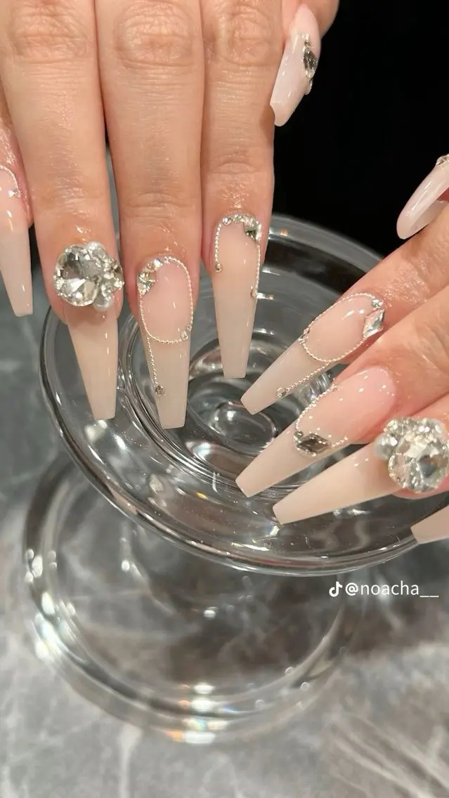 ネイル チークネイル ドット フットネイル フレンチネイル グラデーション ハンドネイル ハンドケア Nihonthy Nail 新宿のネイルデザイン