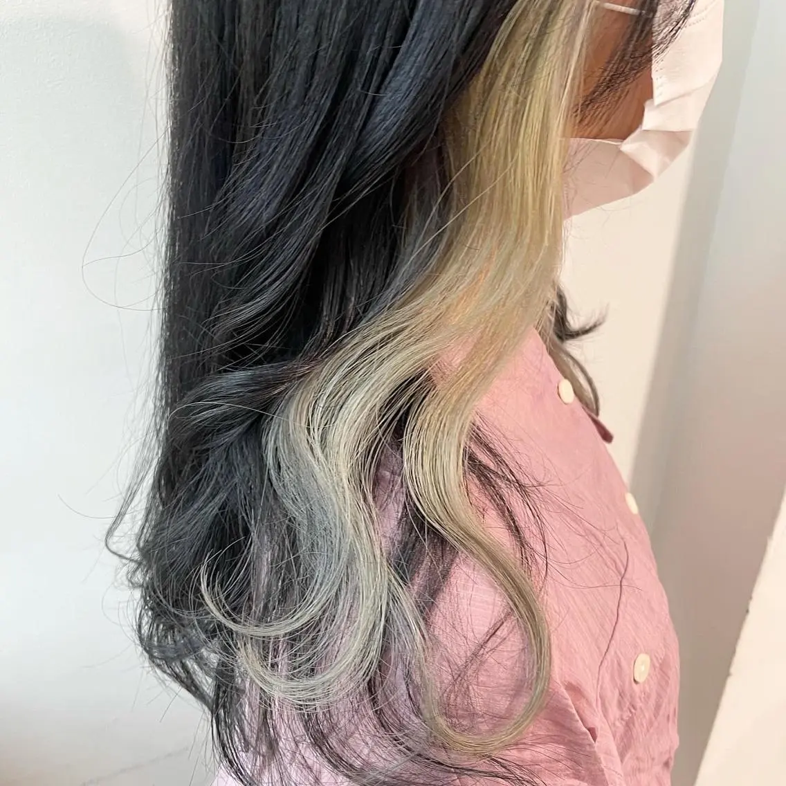 ミディアム カラー ヘアアレンジ 成人式 ベージュカラー 透明感カラー イヤリングカラー ハイトーンカラー カット ヘアカラー 透明感カラー/ レイヤー　YUKAのヘアスタイル