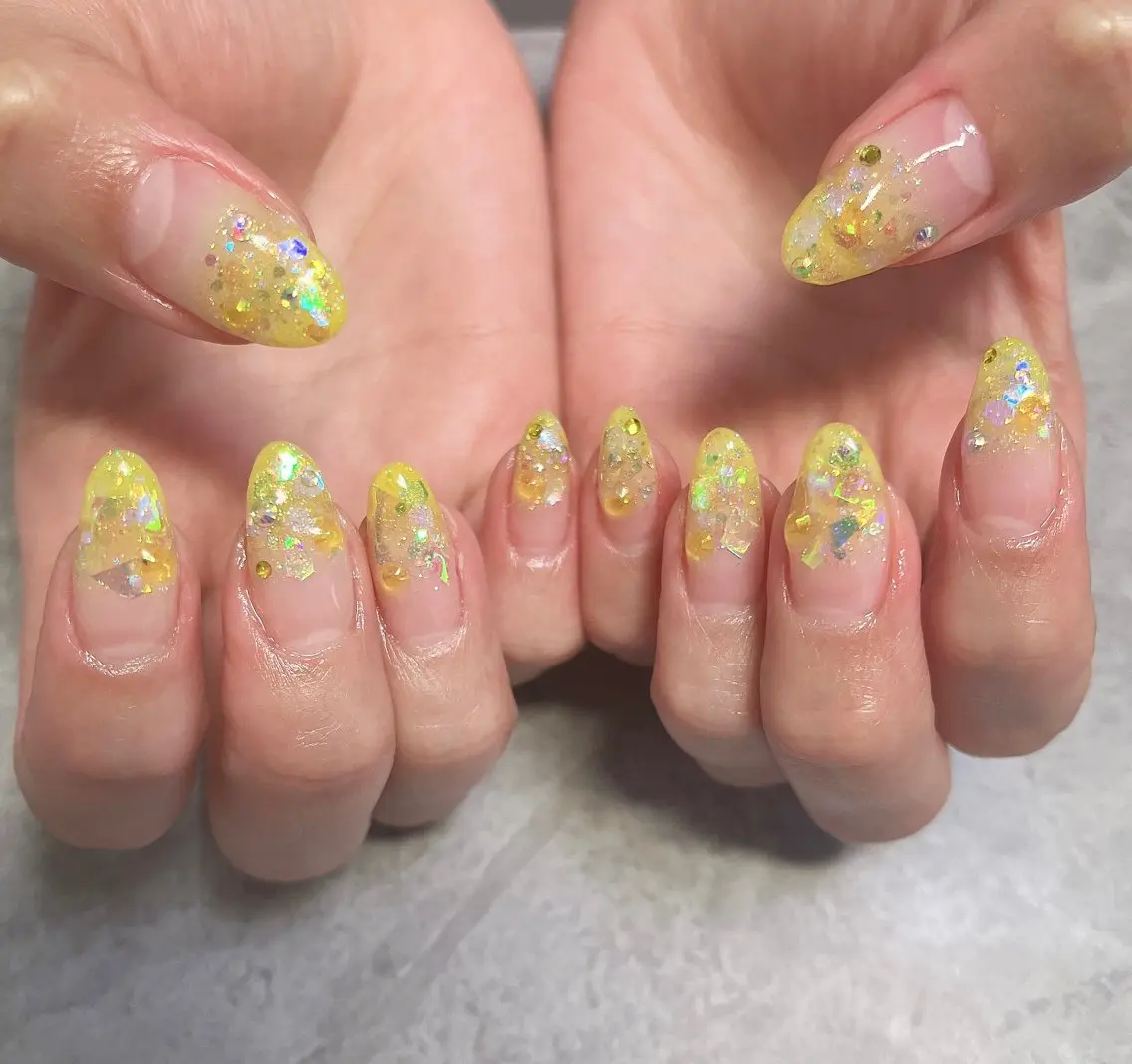 ネイル アートネイル キラキラネイル 持ち込み 春ネイル 黄色 ハンドネイル ハンドケア ベテランネイル cnc  nailのネイルデザイン