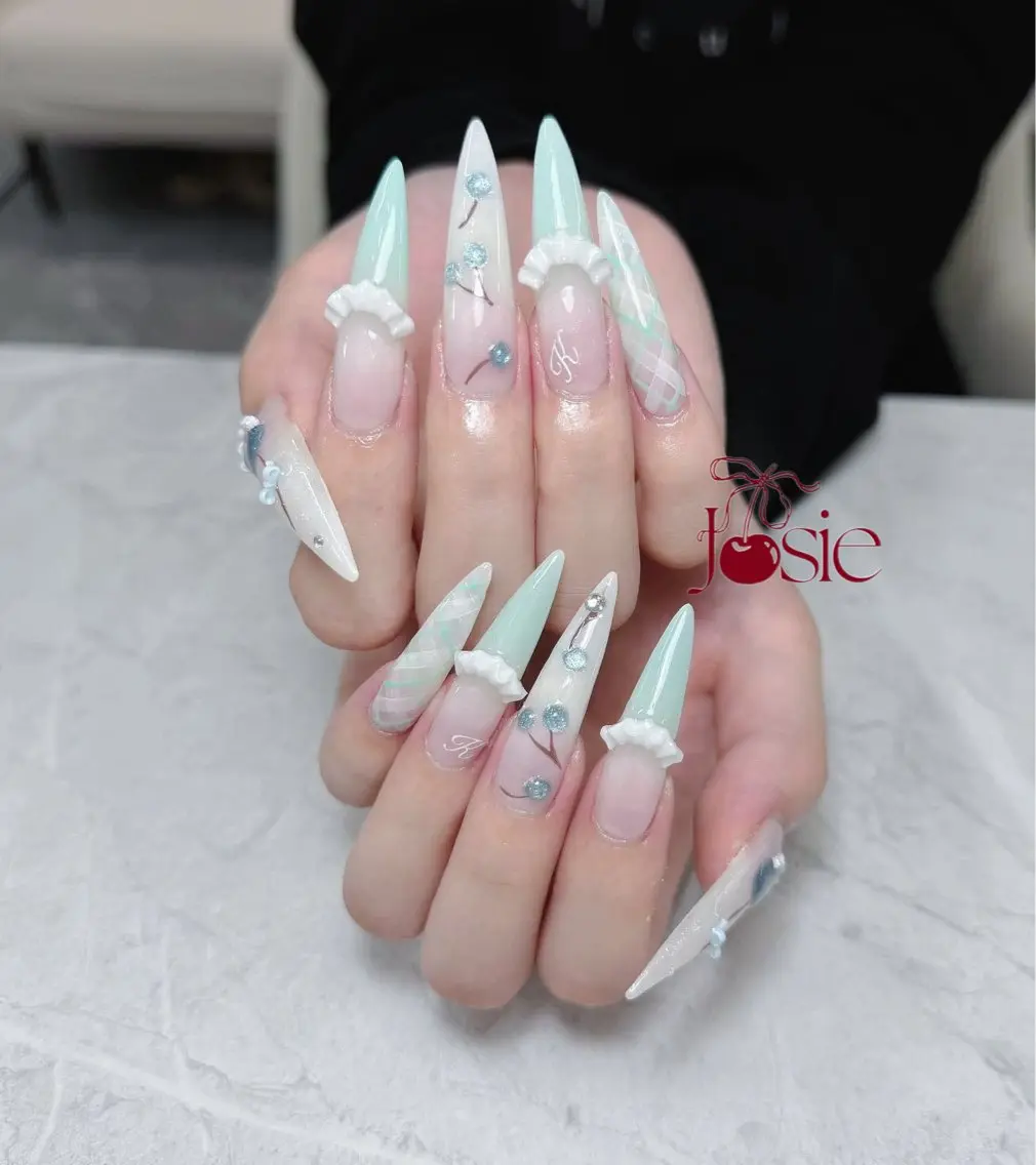 ネイル フレンチネイル ガーリー ガラスフレンチ 氷ネイル・うるうるネイル キラキラネイル ハンドネイル JOSIE nail studioのネイルデザイン