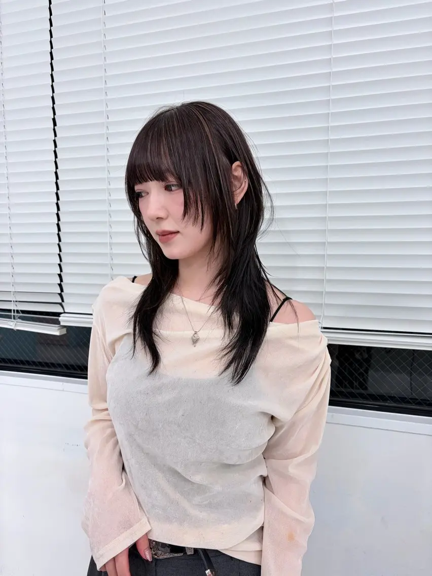 ロング カラー カット ヘアカラー 個性派ウルフ ／ハッシュカットのヘアスタイル