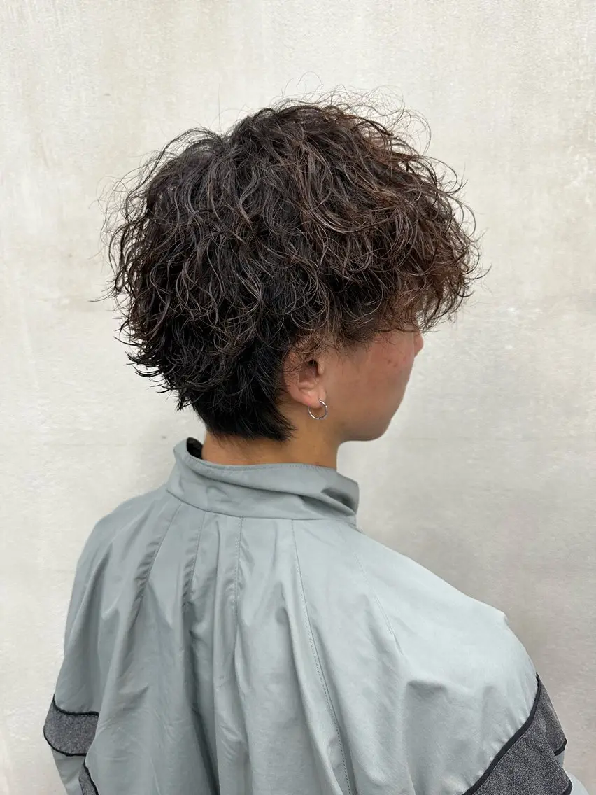 パーマ メンズ メンズパーマ 波巻きパーマ 岡本 悠聖のヘアスタイル