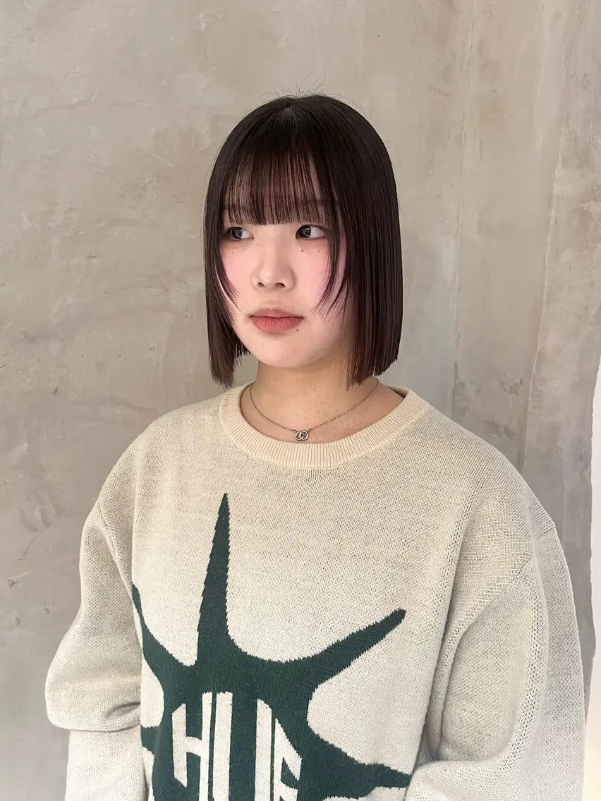 ミディアム 切りっぱなしボブ/ 艶カラー/綾莉のヘアスタイル