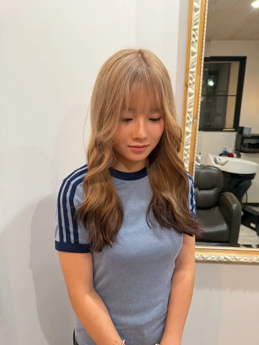 ロング カラー ベージュカラー ブリーチ 透明感カラー デザインカラー 望月 芽依のヘアスタイル