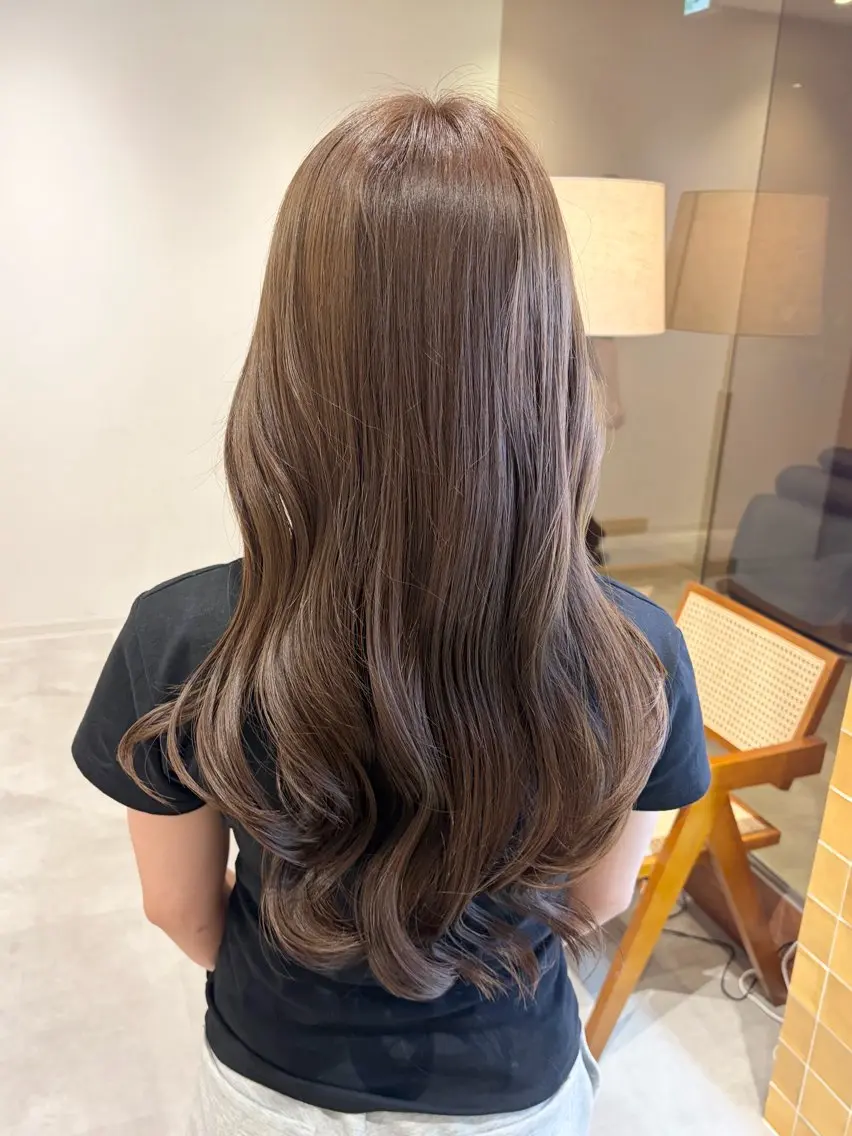 ロング カラー ベージュカラー ブリーチ ブラウンカラー ブラウンベージュ ダブルカラー ヘアカラー トリートメント ﾚｲﾔｰ🩵透明感 ೀユイ🌙のヘアスタイル