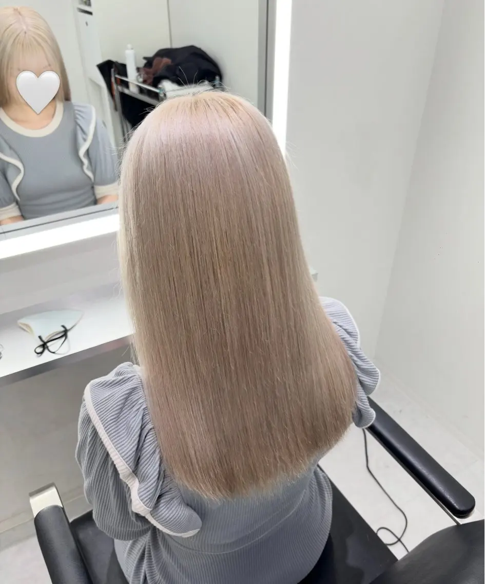 ロング カラー ベージュカラー ホワイトベージュ ヘアカラー TACE AYANOのヘアスタイル