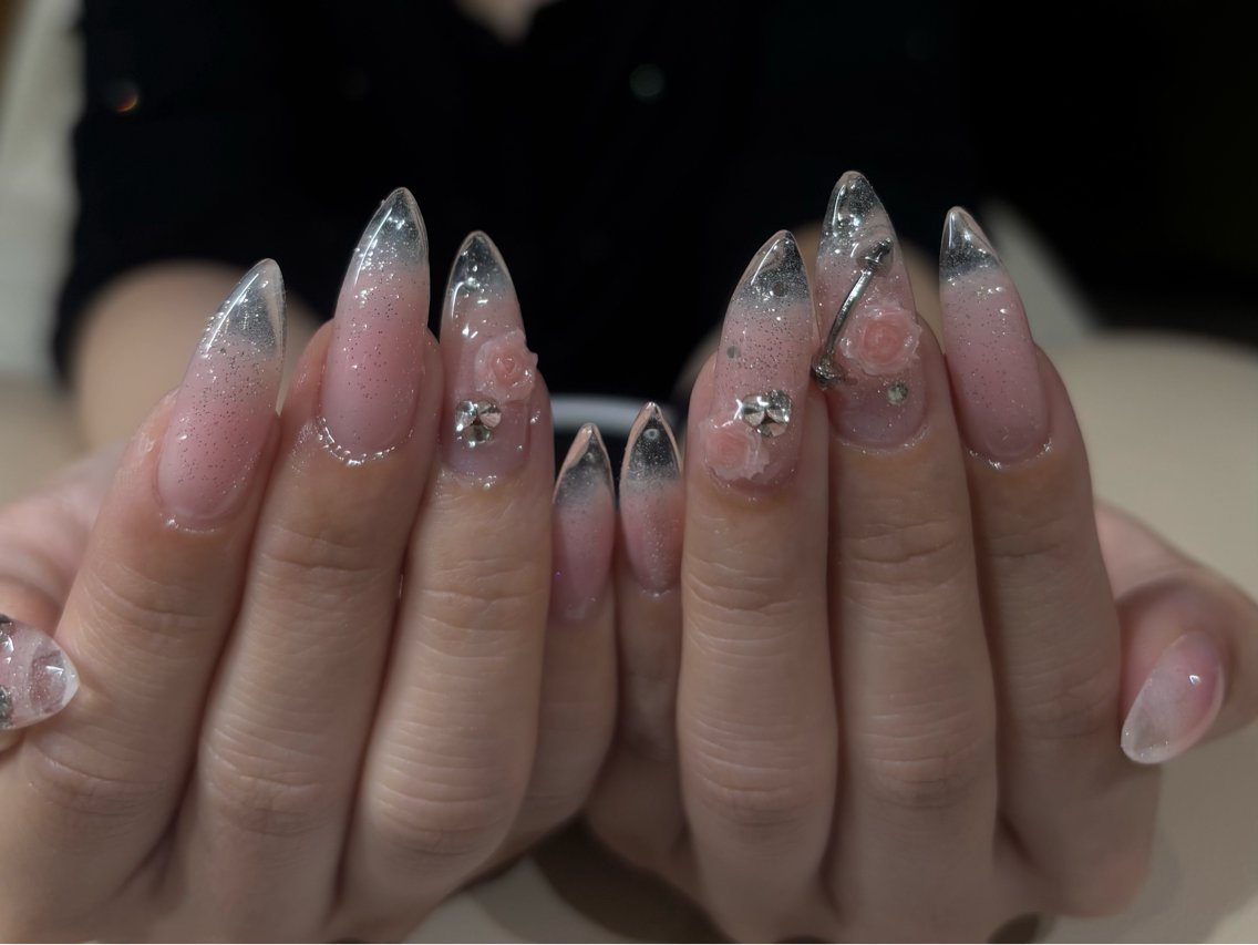 ネイル Looogネイリスト 織戸のネイルデザイン