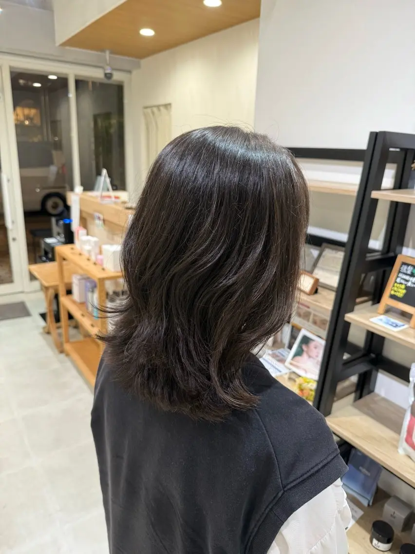 ミディアム 島 歩那のヘアスタイル
