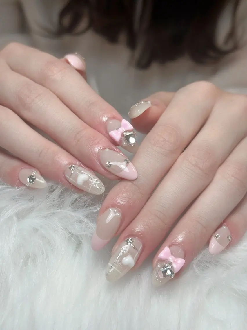 ネイル チークネイル ドット フレンチネイル グラデーション 韓国ネイル ハンドネイル Lisa Nail Salonのネイルデザイン