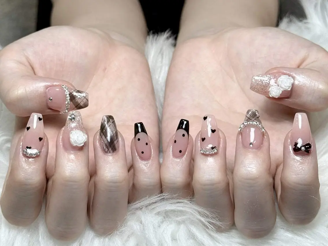 ネイル フレンチネイル ジェルネイル キラキラネイル 韓国ネイル マグネットネイル Julli NailStudioのネイルデザイン