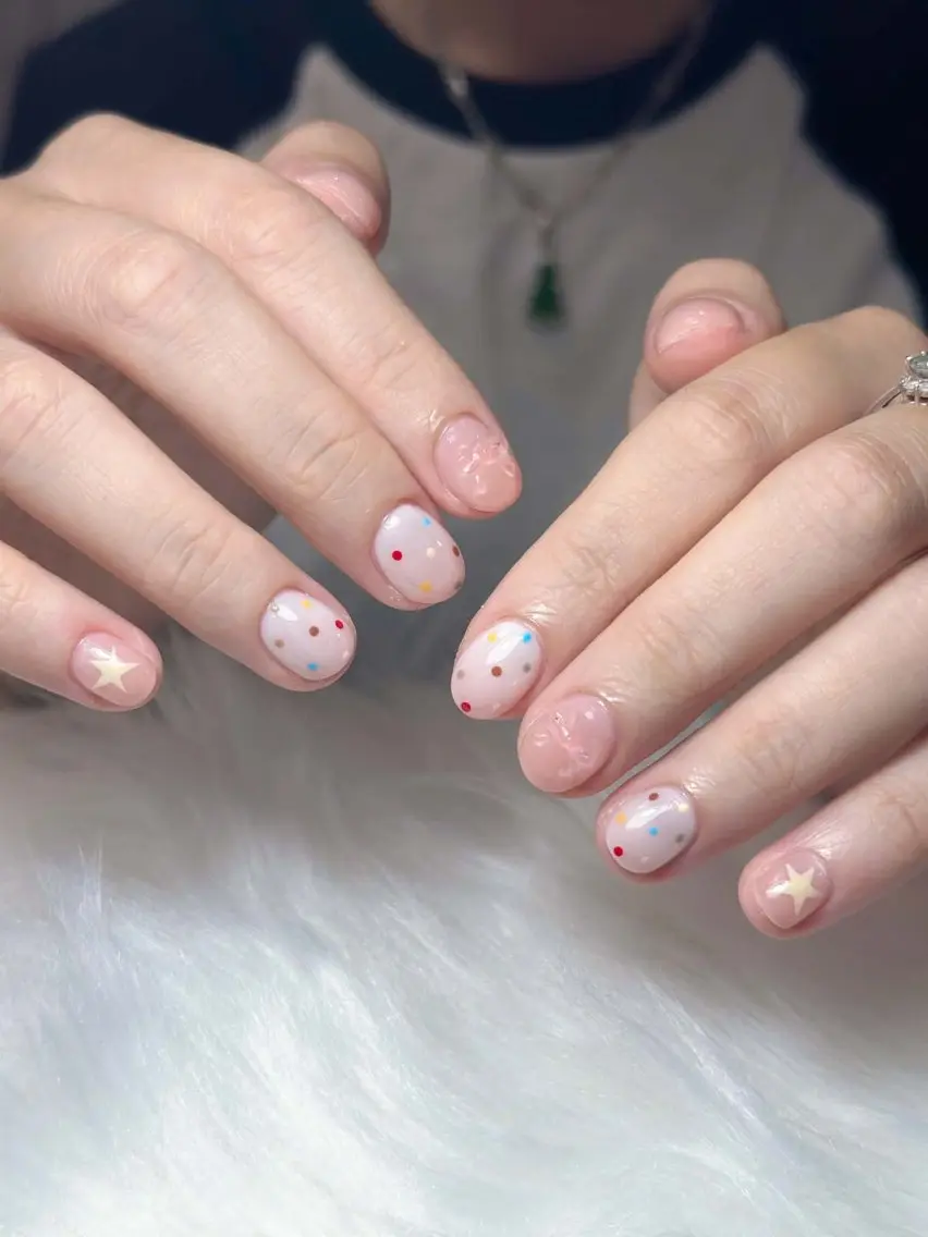 ネイル チークネイル ドット フレンチネイル グラデーション 韓国ネイル ハンドネイル Lisa Nail Salonのネイルデザイン