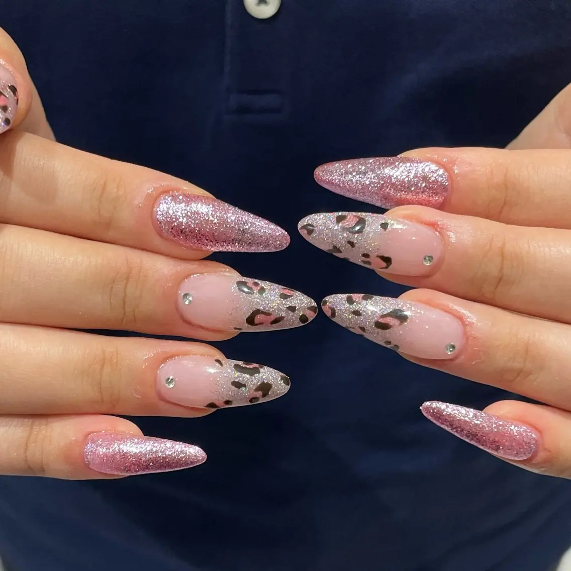 ネイル アニマル柄 ラメ(グリッター) ラメグラデーション ハンドネイル IROHA NAIL Kurumi🪽🫧のネイルデザイン