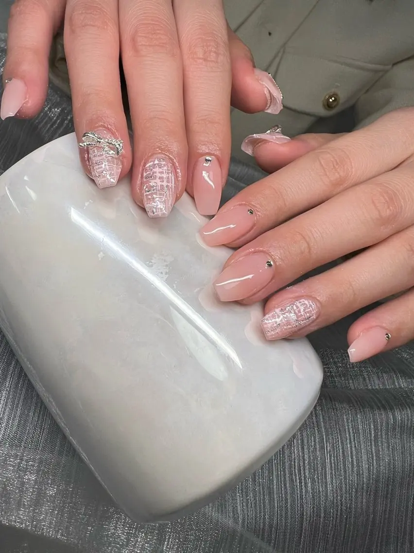 ネイル オーロラネイル チークネイル 長さ出し フットネイル フレンチネイル ハンドネイル Lee Nailsのネイルデザイン