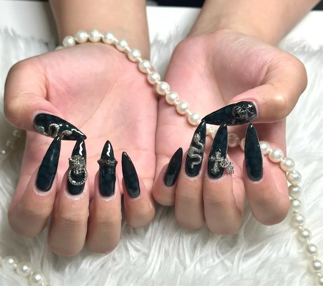 ネイル チークネイル フレンチネイル キラキラネイル 韓国ネイル マグネットネイル ハンドネイル yuuna hbabynailのネイルデザイン