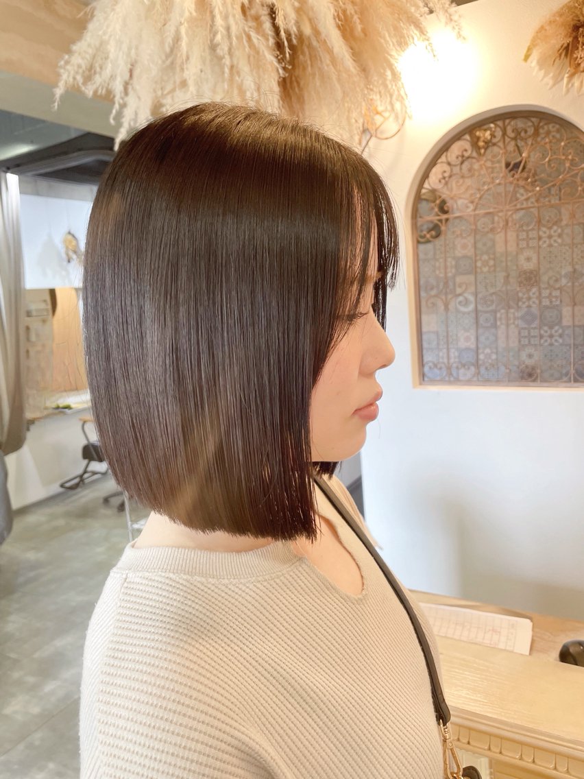 ミディアム 切りっぱなしボブ ボブ カット ヘアカラー トリートメント 荒牧 絵美のヘアスタイル