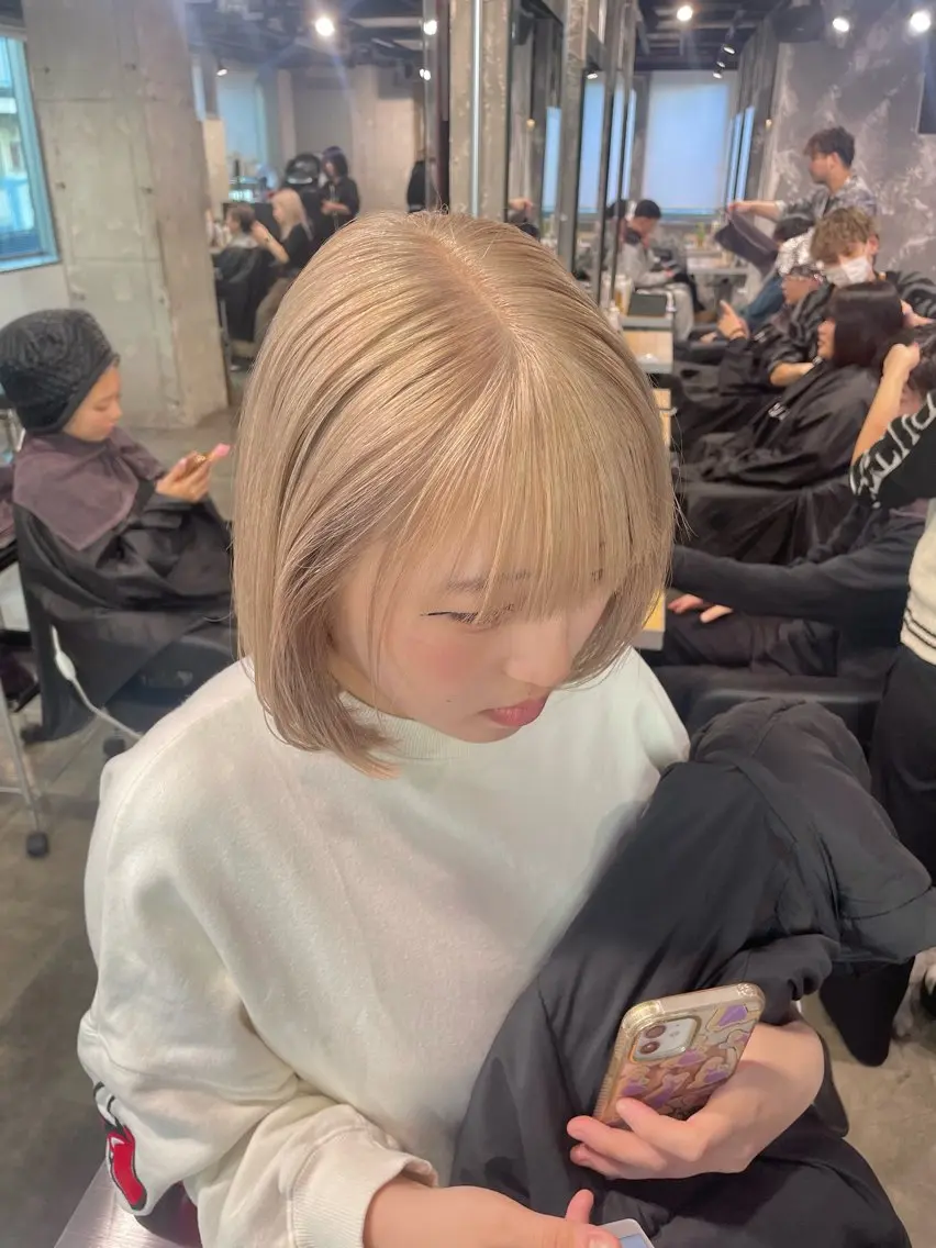 ショート カラー ヘアカラー ハイトーン 横浜💞ミオのヘアスタイル