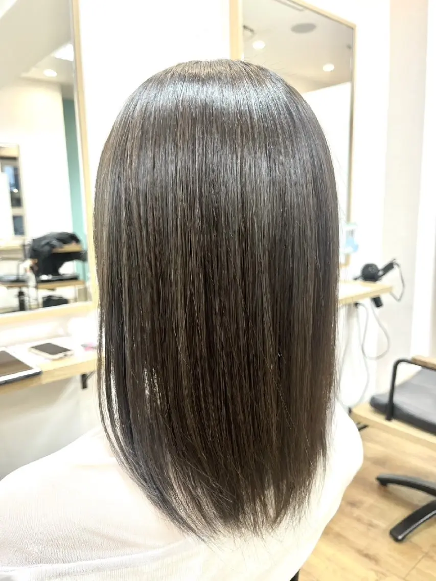 ［すべての方］✴️艶髪✴️　⭐白髪ぼかしハイライト⭐+✂カット✂の写真