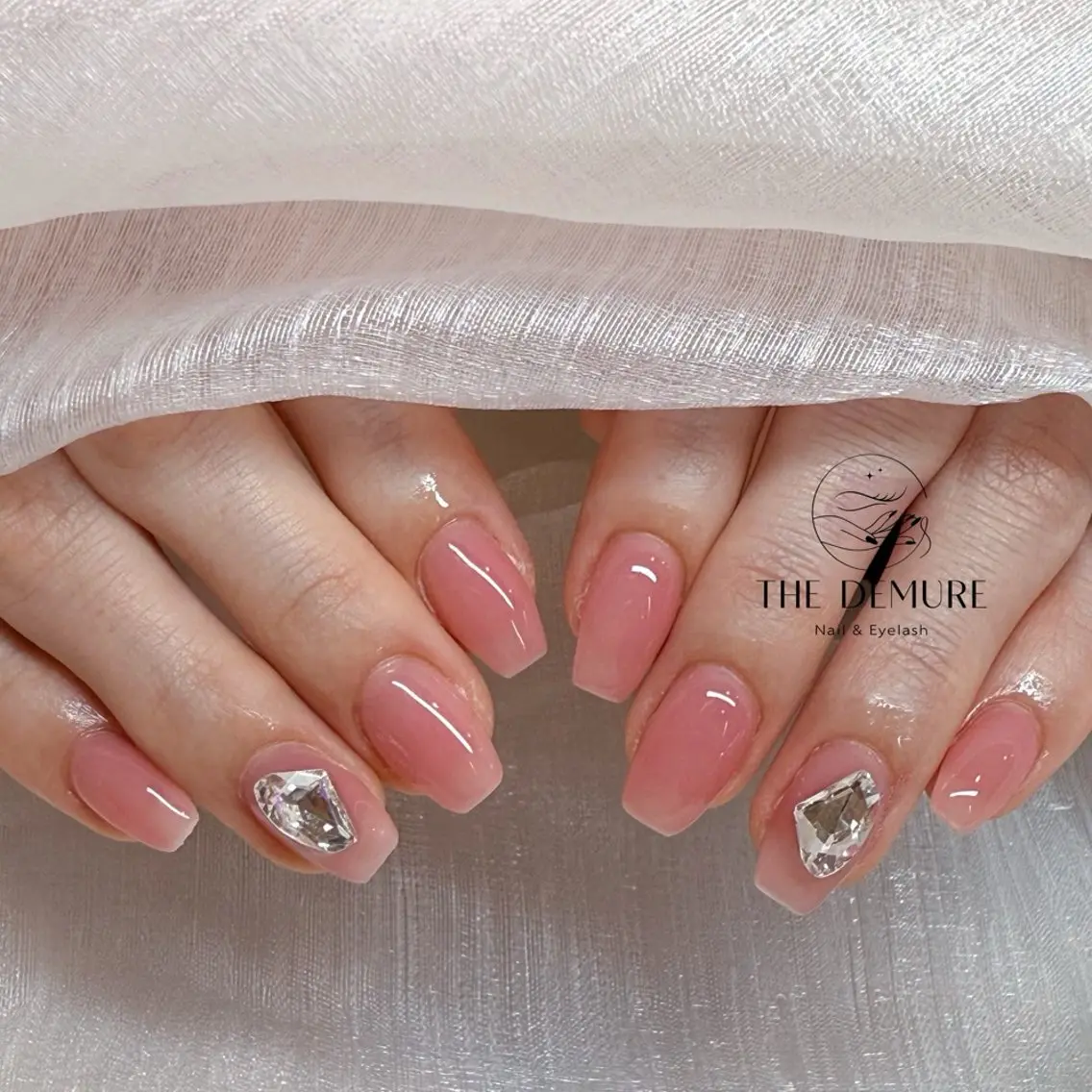 ネイル アートネイル 韓国ネイル ロングネイル マグネットネイル ニュアンスネイル ハンドネイル ハンドケア NailDemure 【銀座店】のネイルデザイン