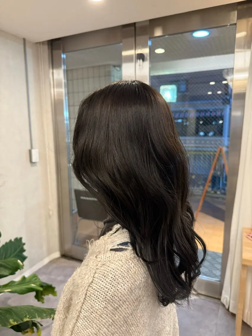 カラー グレージュ オリーブグレージュ オリーブグレー ELLE&SALLY 塩田のヘアスタイル