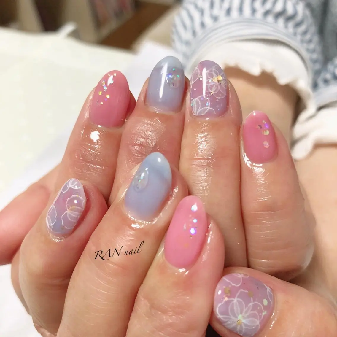 ネイル オーロラネイル ブルー フットネイル 氷ネイル・うるうるネイル キラキラネイル ハンドネイル フットネイル RAN nailのネイルデザイン