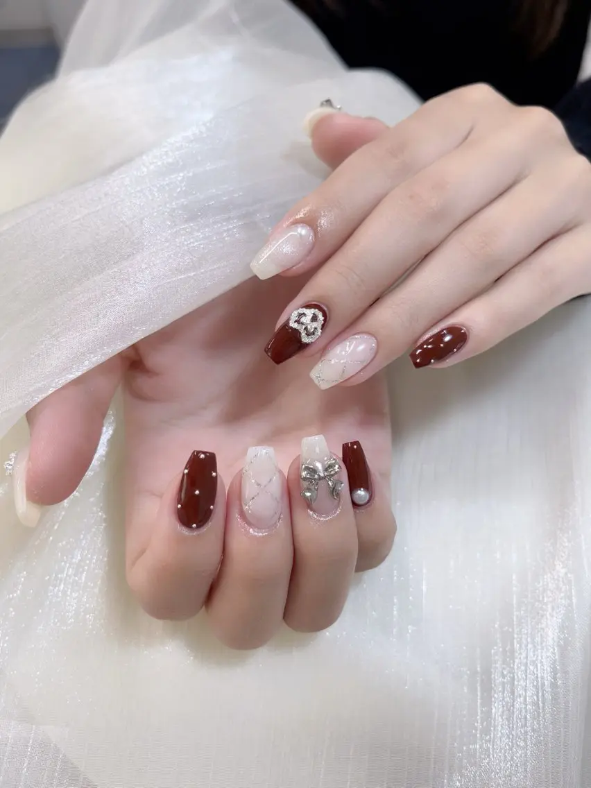 ネイル チークネイル フレンチネイル ハート キラキラネイル 韓国ネイル ハンドネイル Speraネイル 大宮店🎀のネイルデザイン