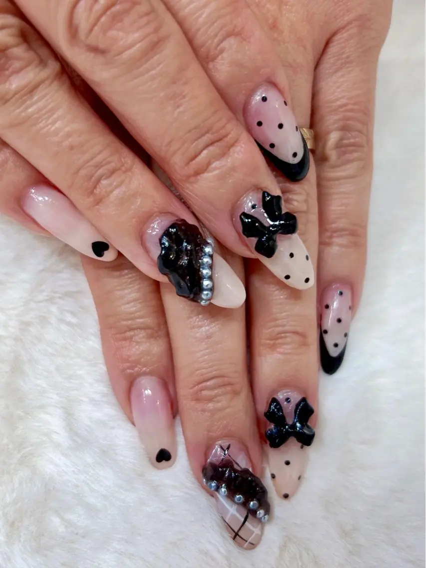 ネイル ドット 長さ出し フレンチネイル 心斎橋Salon Epokkuのネイルデザイン