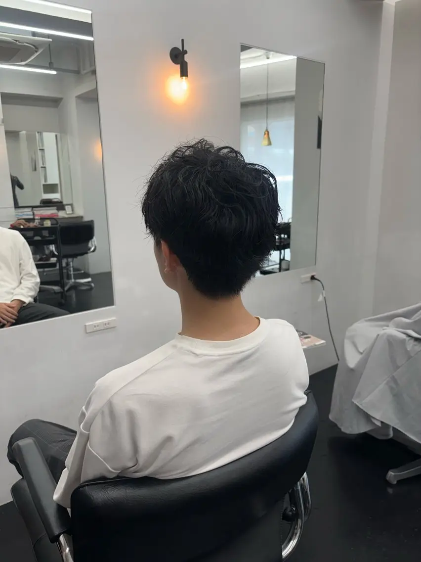 ミディアム メンズ ミディアムパーマ メンズパーマ くせ毛 カット 【ヤマザキアヤメ】 艶カラー/縮毛矯正のヘアスタイル