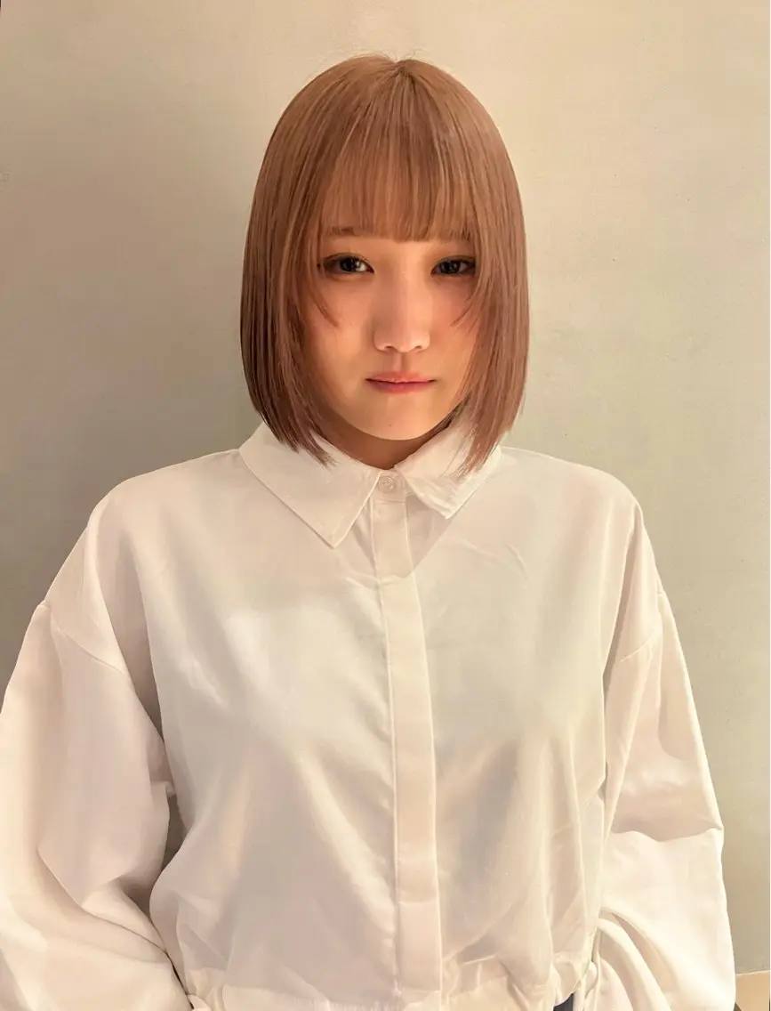 ミディアム ヘアカラー ミルクティーベージュ outaのヘアスタイル