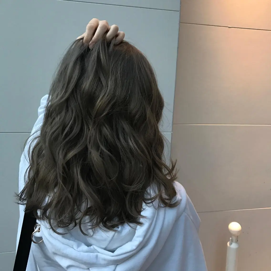 セミロング カラー ブリーチ Shiho お洒落な エクステ♡ハイトーンのヘアスタイル