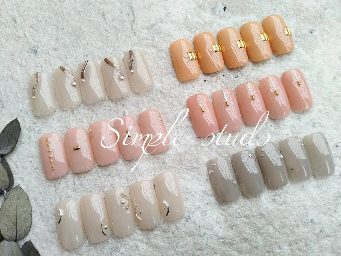平日１０時～１６時ご来店限定❁ハンド❁ちゅるんとカラーポイントスタッズDesign♪ ※ジェルオフ別途＋550円の写真