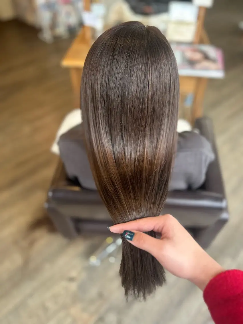 ロング カラー ベージュカラー ブリーチ ショコラベージュ ダブルカラー ブリーチなしカラー カット ヘアカラー トリートメント 井上 花音のヘアスタイル
