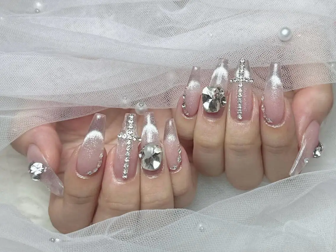 ネイル チークネイル ドット フレンチネイル グラデーション ハート ハンドネイル ハンドケア Eli Muse 新宿ネイルのネイルデザイン