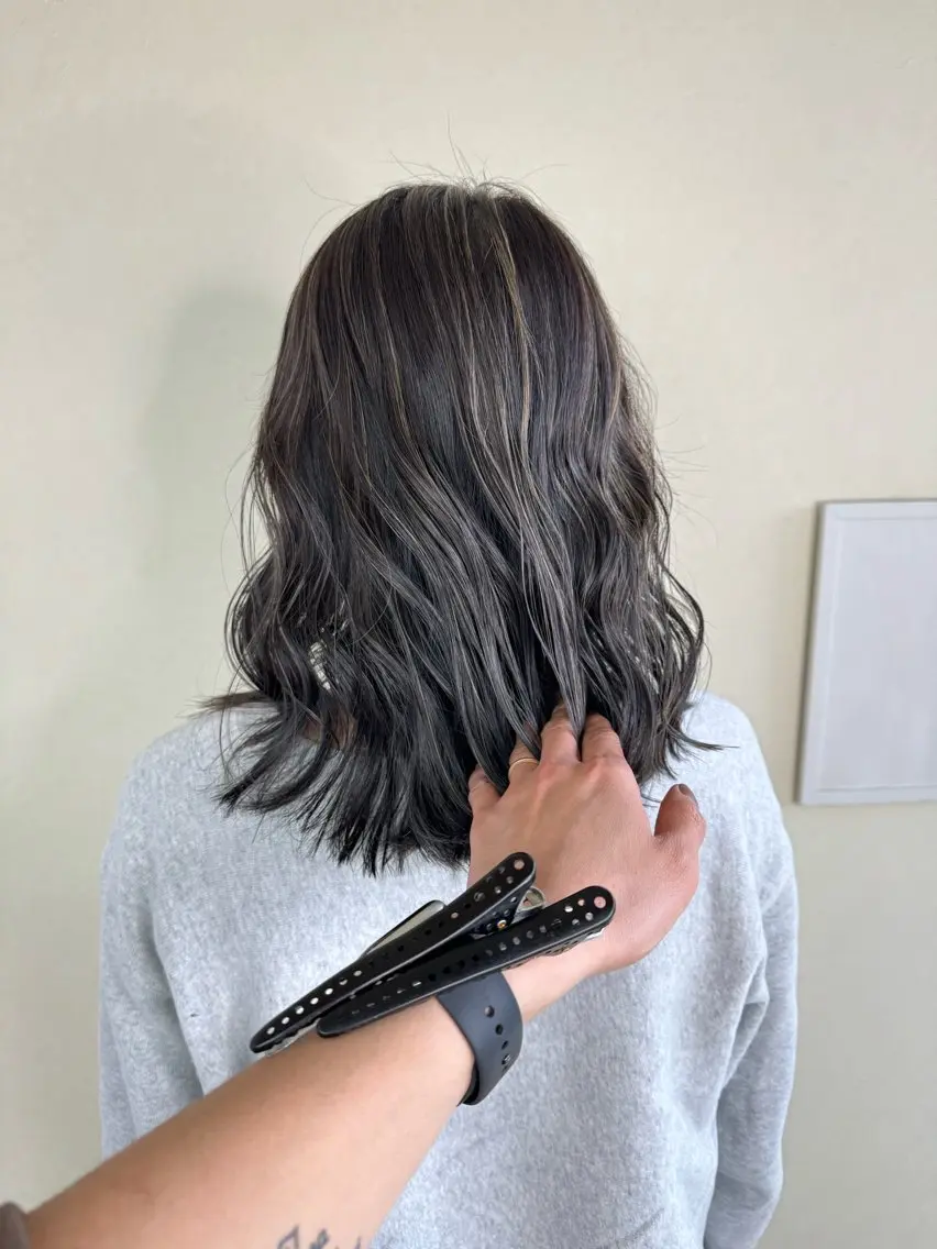 ミディアム カラー グレージュ ハイライトカラー ハイライト カット ヘアカラー トリートメント ハイライトカラー✨ グレージュ✨鎌倉光洋のヘアスタイル