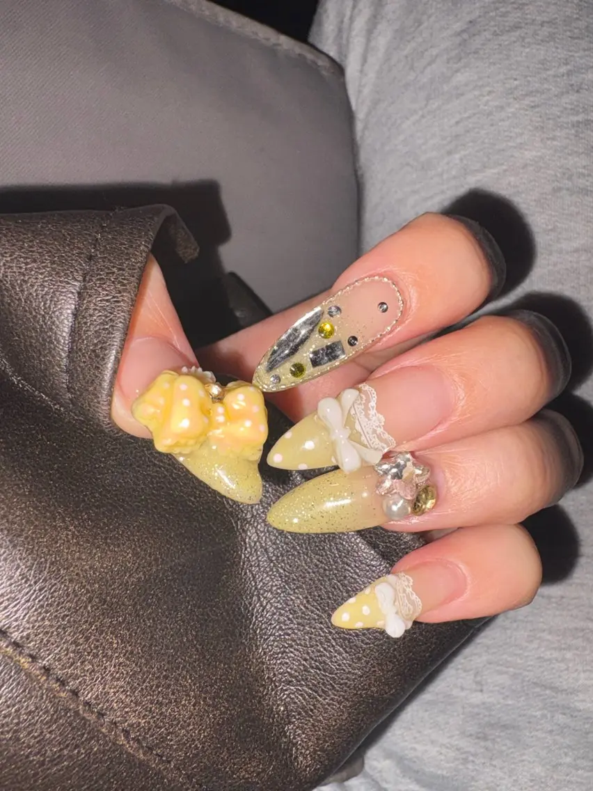 ネイル 持ち込み リボン elu .rhのネイルデザイン