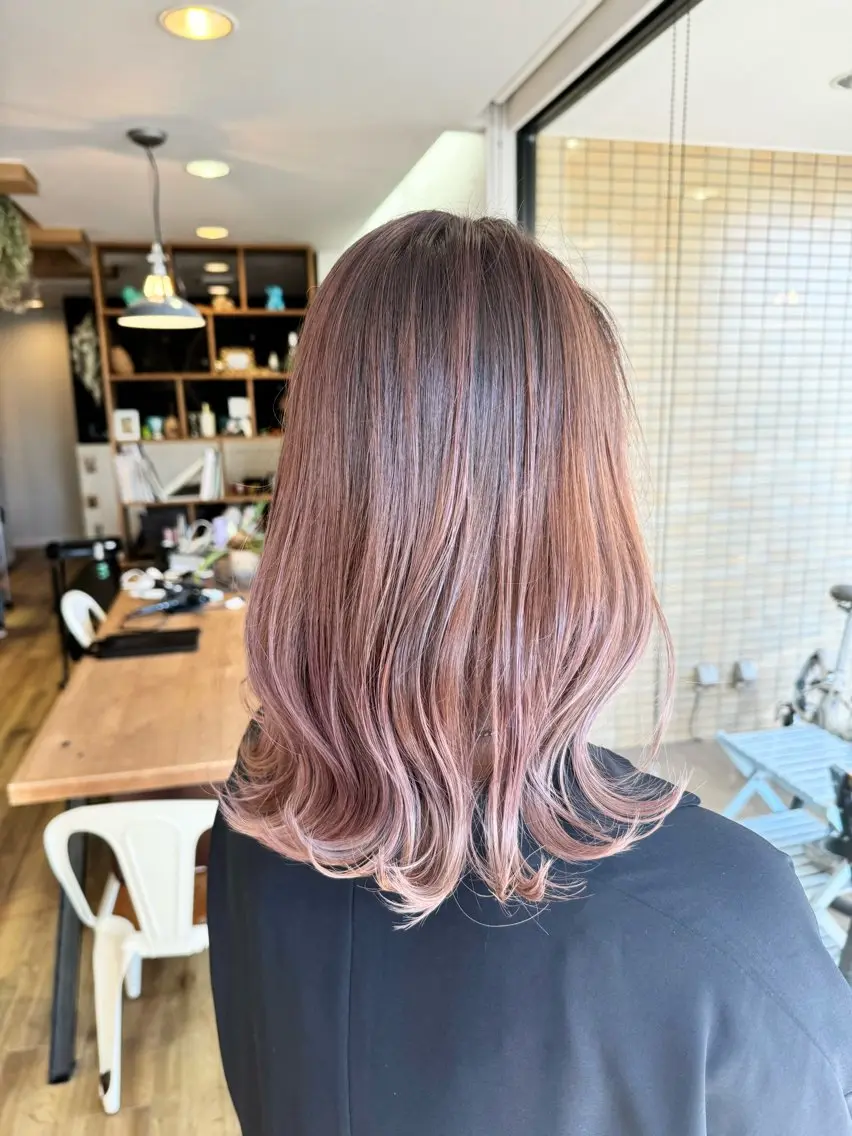ロング カラー グレージュ ピンクカラー ヘアカラー トリートメント ツキダテ ユイのヘアスタイル